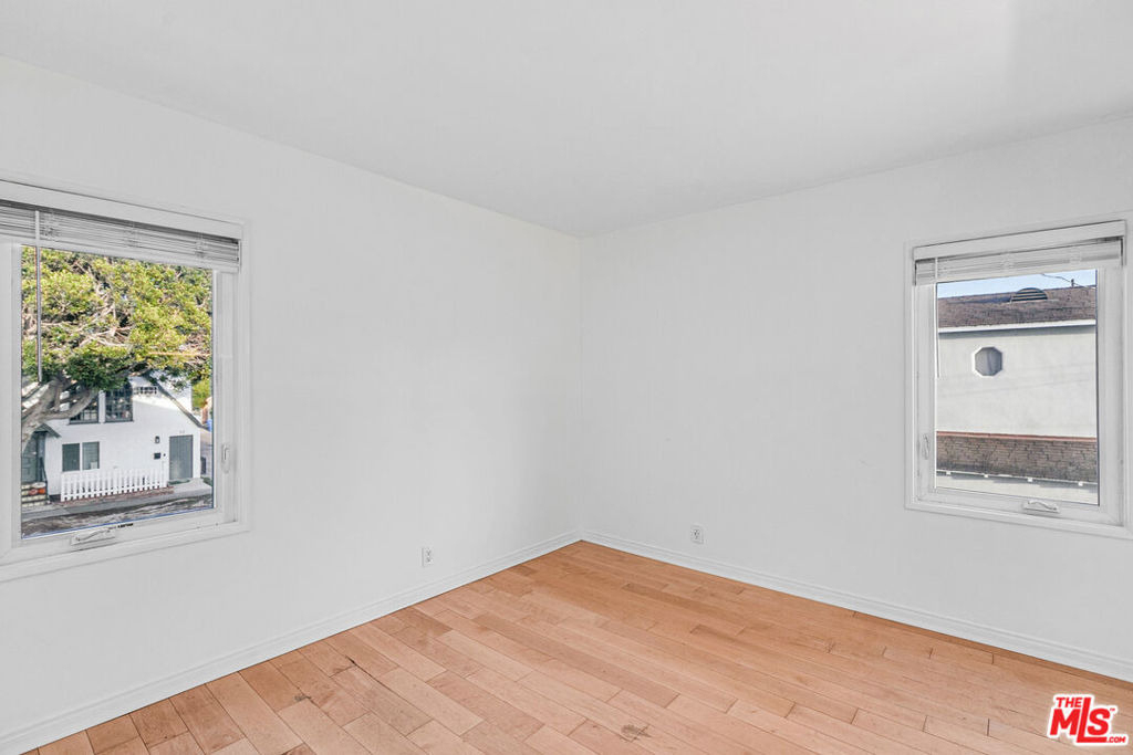 1352 Ocean Park Boulevard - Photo 7