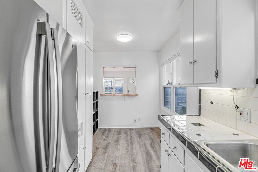 1352 Ocean Park Boulevard - Photo 5