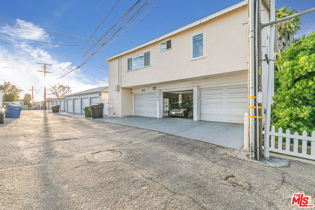 1352 Ocean Park Boulevard - Photo 12