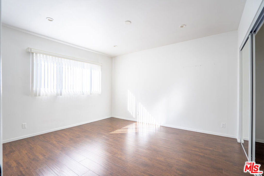 5831 Carlton Way - Photo 11