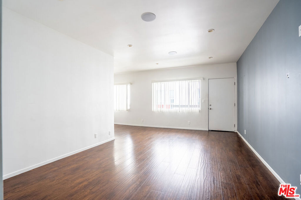 5831 Carlton Way - Photo 6