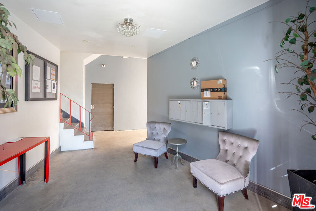5831 Carlton Way - Photo 2