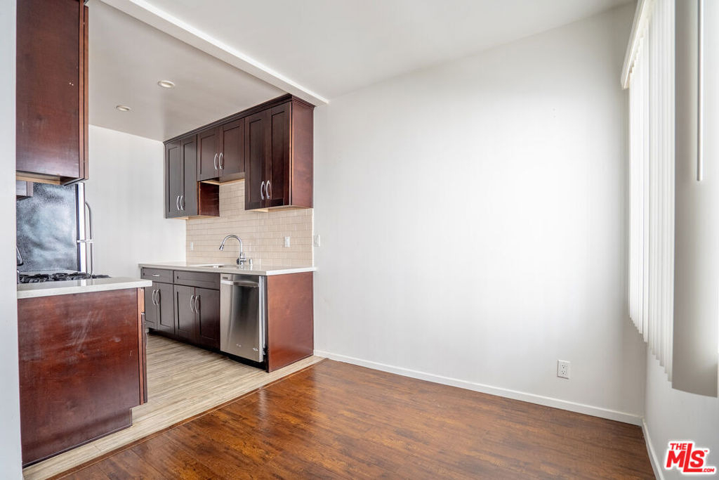 5831 Carlton Way - Photo 7