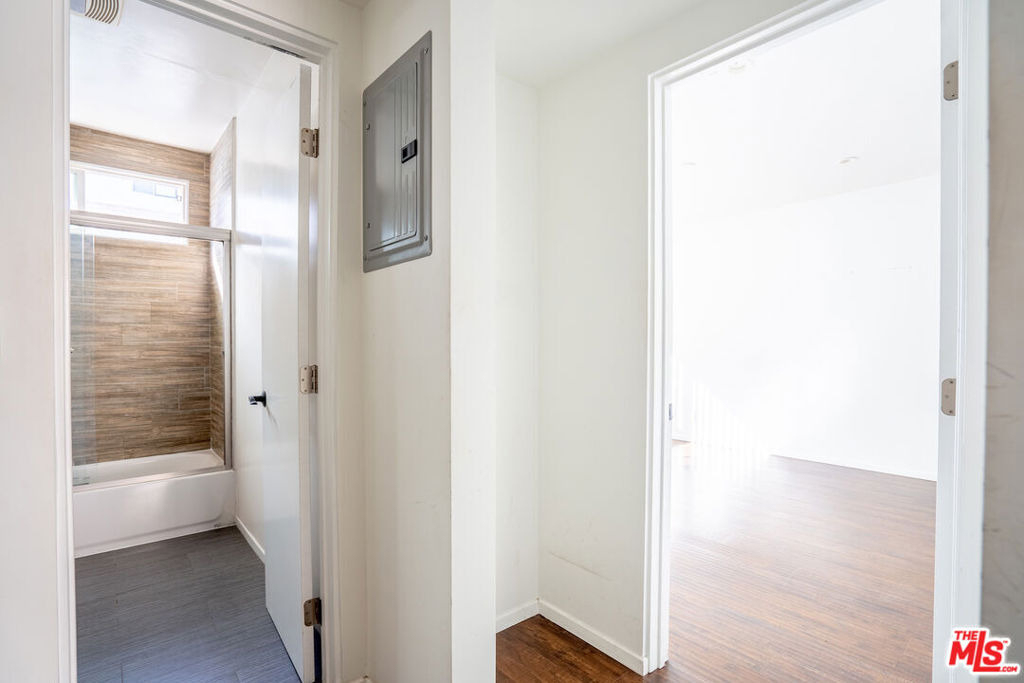 5831 Carlton Way - Photo 13