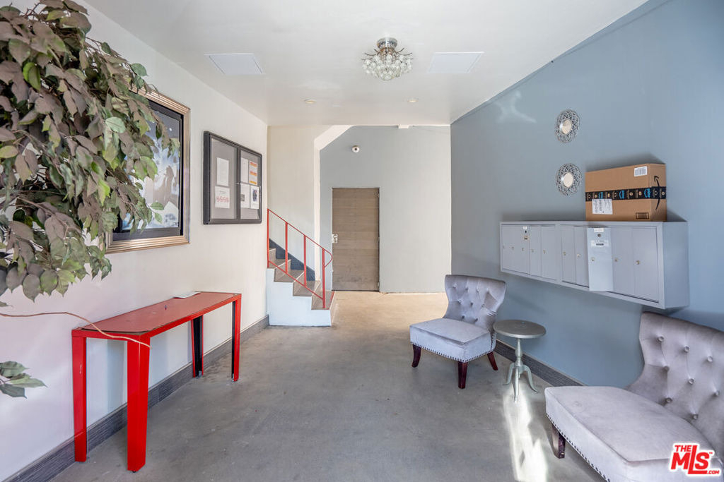 5831 Carlton Way - Photo 1