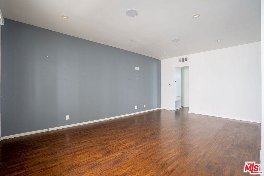 5831 Carlton Way - Photo 9