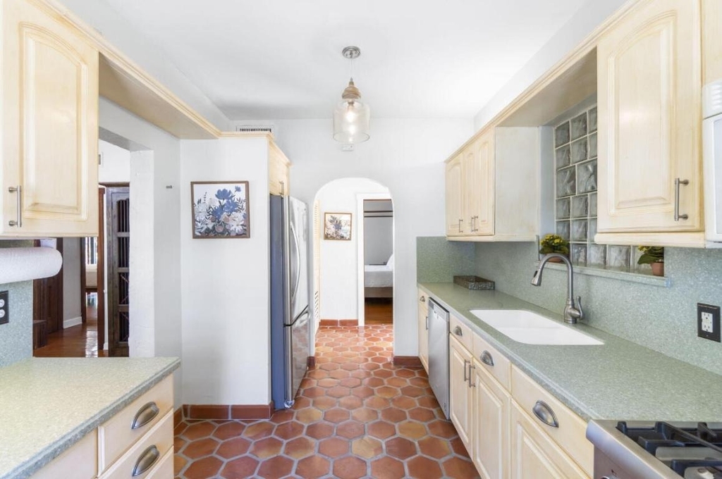 400 33rd Street - Photo 22