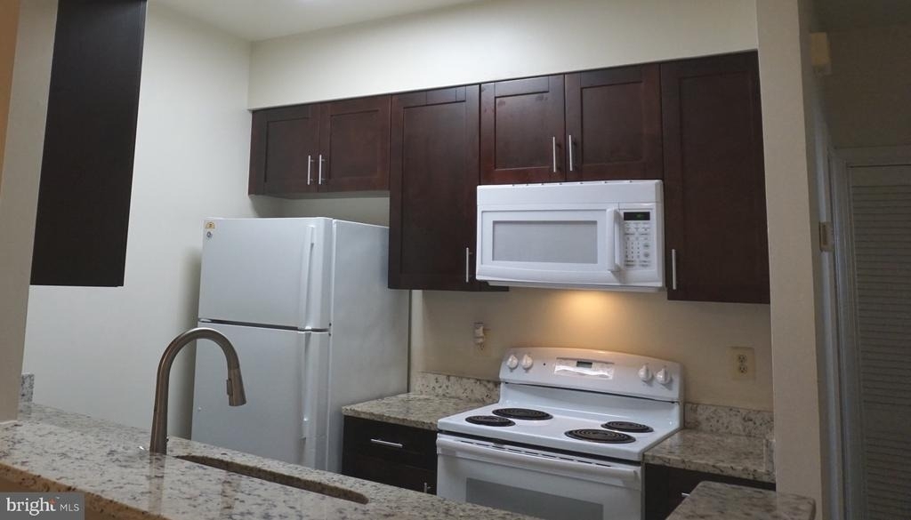 10824 Antigua Terrace - Photo 7