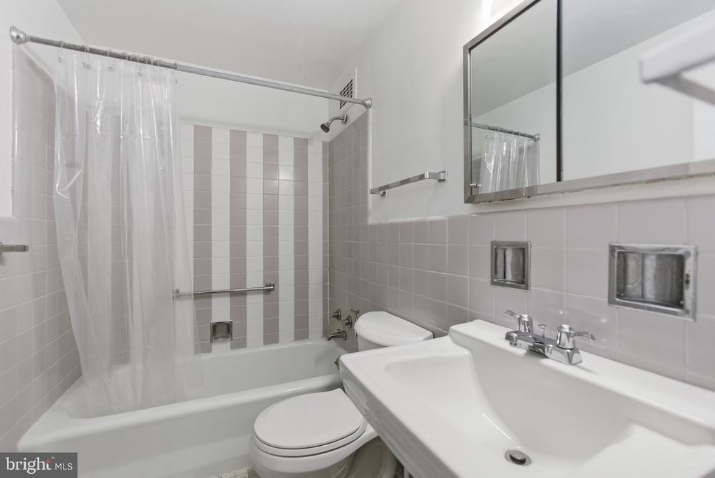 2475 Virginia Avenue Nw - Photo 6