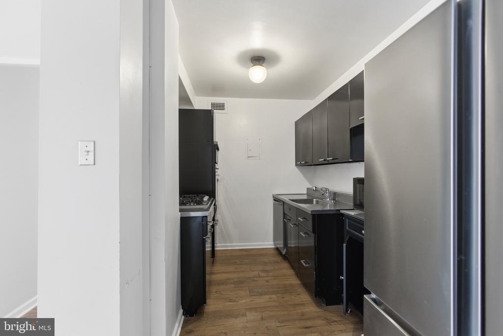 2475 Virginia Avenue Nw - Photo 3