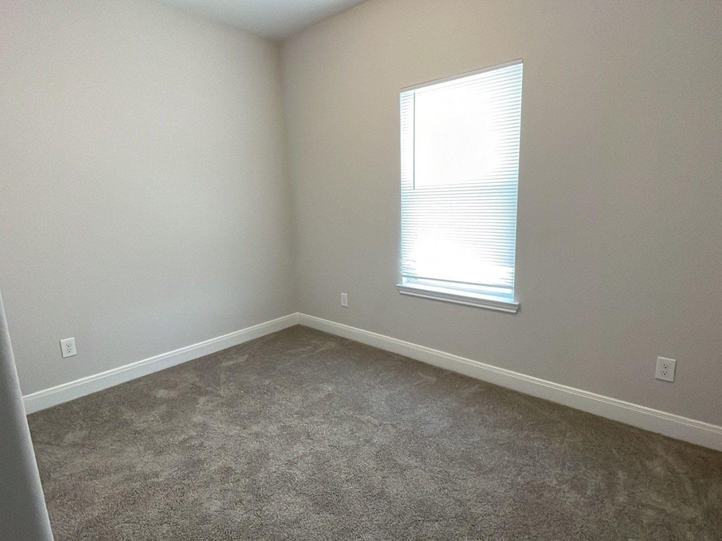 832 Elkhart Street - Photo 9