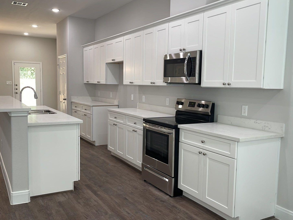 832 Elkhart Street - Photo 5