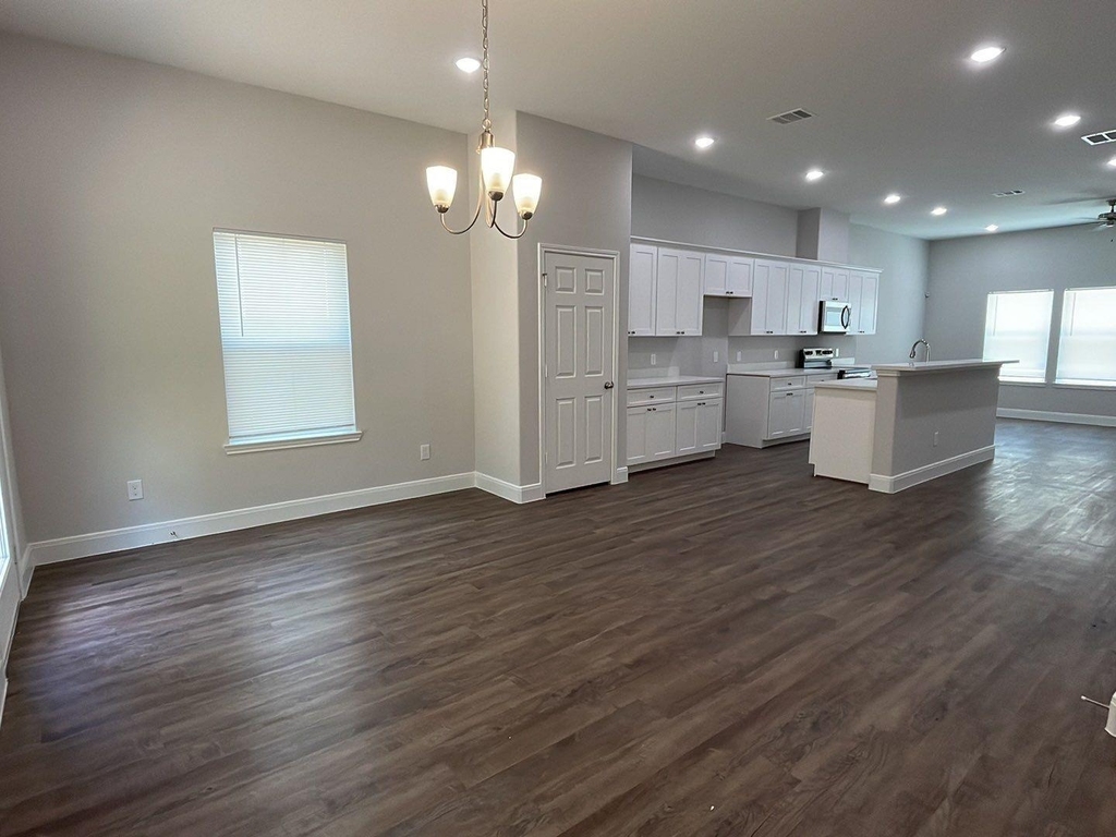 832 Elkhart Street - Photo 6