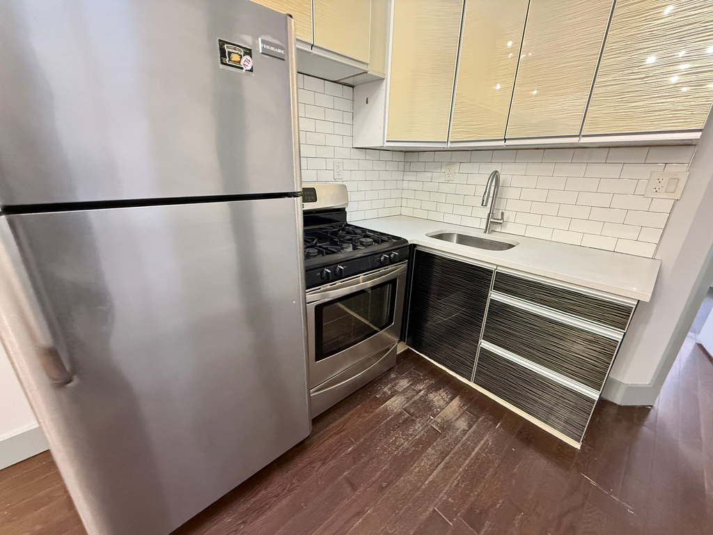 28 Wilson Avenue - Photo 2