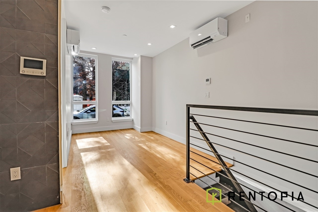 41 Skillman Avenue - Photo 0