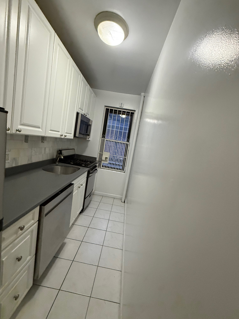 124 East 24th Street - Photo 10
