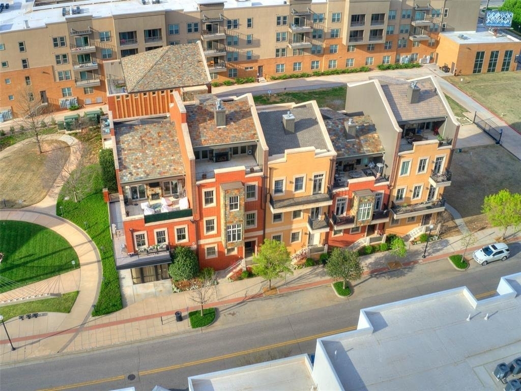 109 Ne 3rd Street - Photo 2
