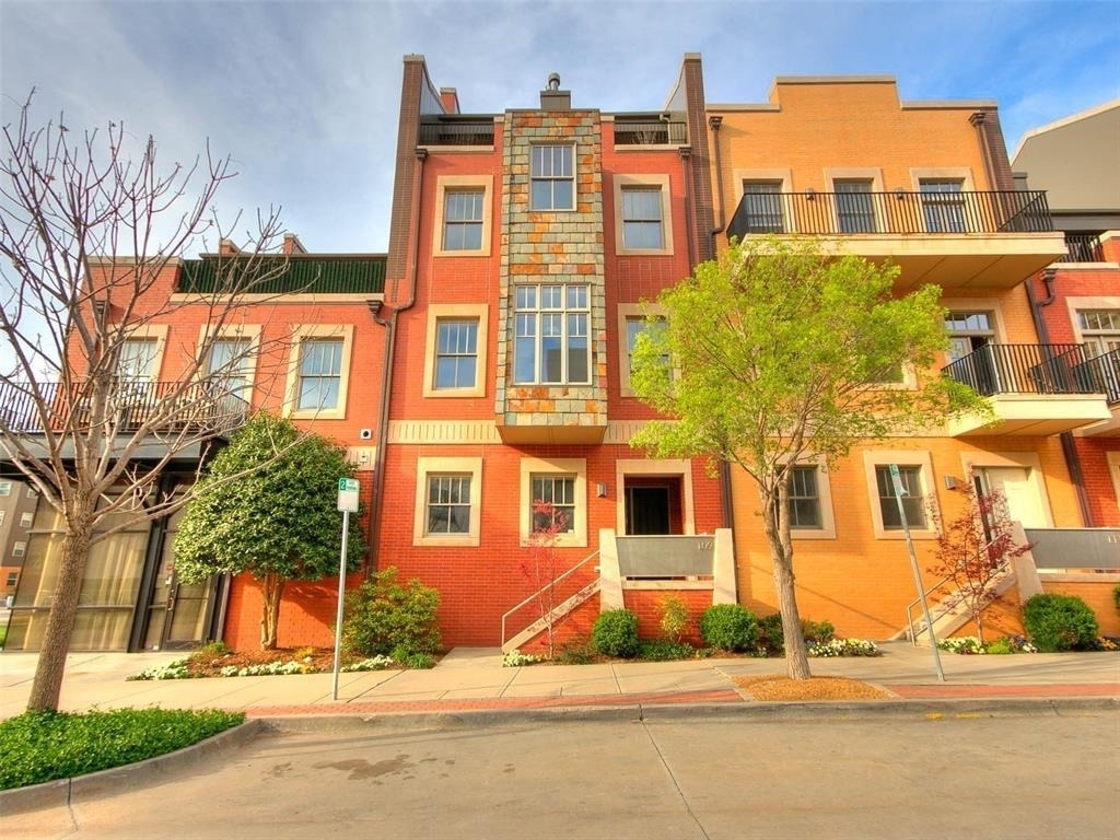 109 Ne 3rd Street - Photo 0