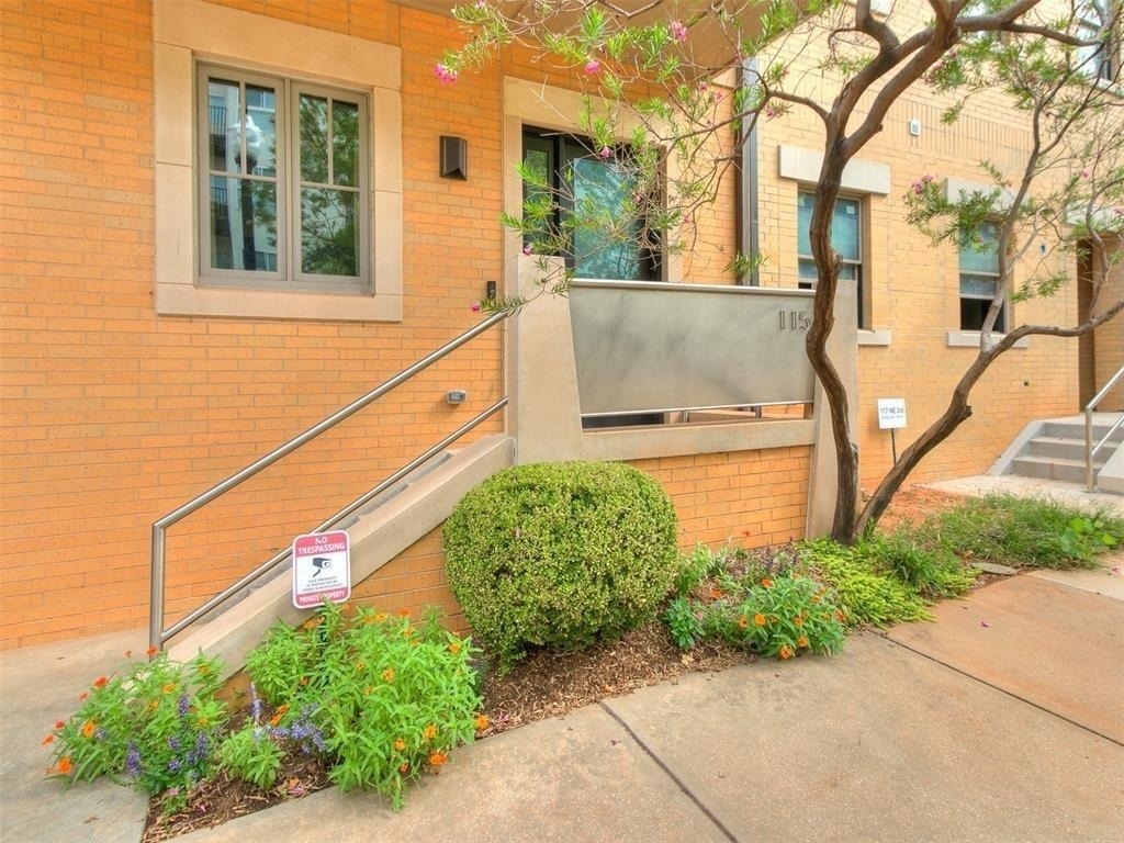115 Ne 3rd Street - Photo 1