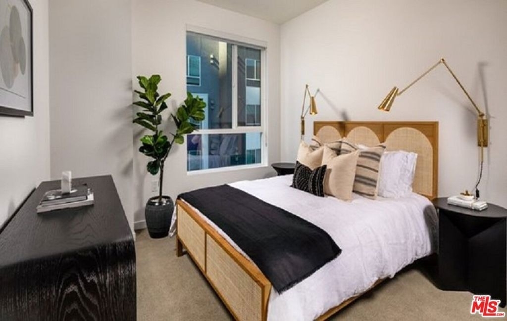 1120 W 6th Street - Photo 8