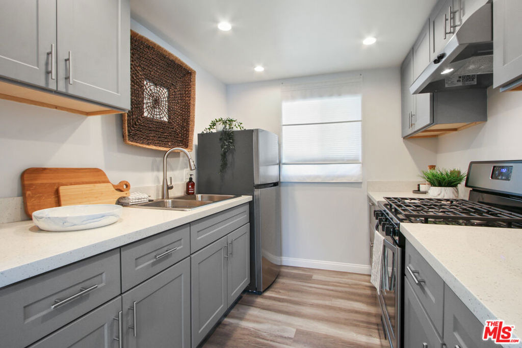 6438 Rhea Avenue - Photo 5