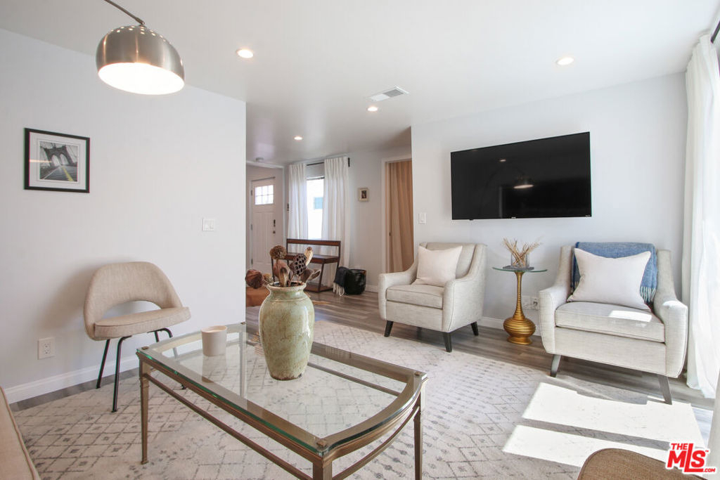 6438 Rhea Avenue - Photo 2