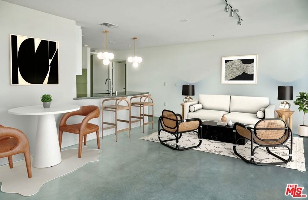 1120 W 6th Street - Photo 4