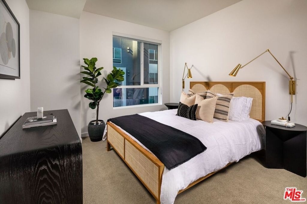 1120 W 6th Street - Photo 8