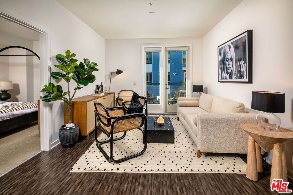 1120 W 6th Street - Photo 4