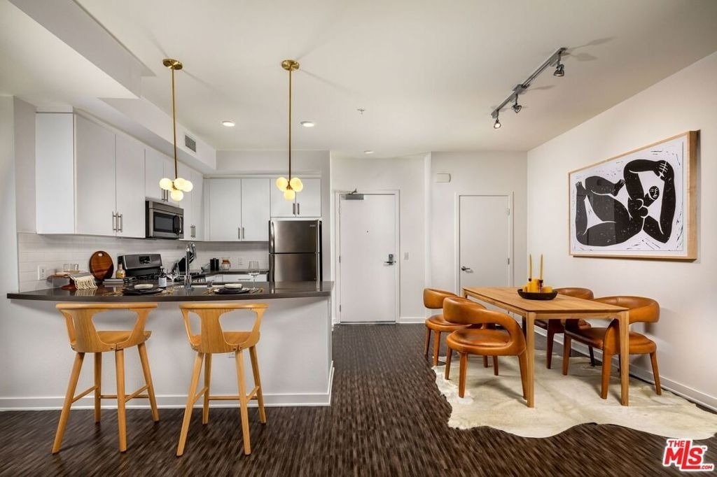 1120 W 6th Street - Photo 6