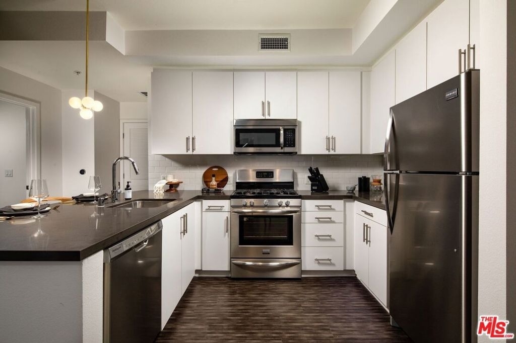 1120 W 6th Street - Photo 7