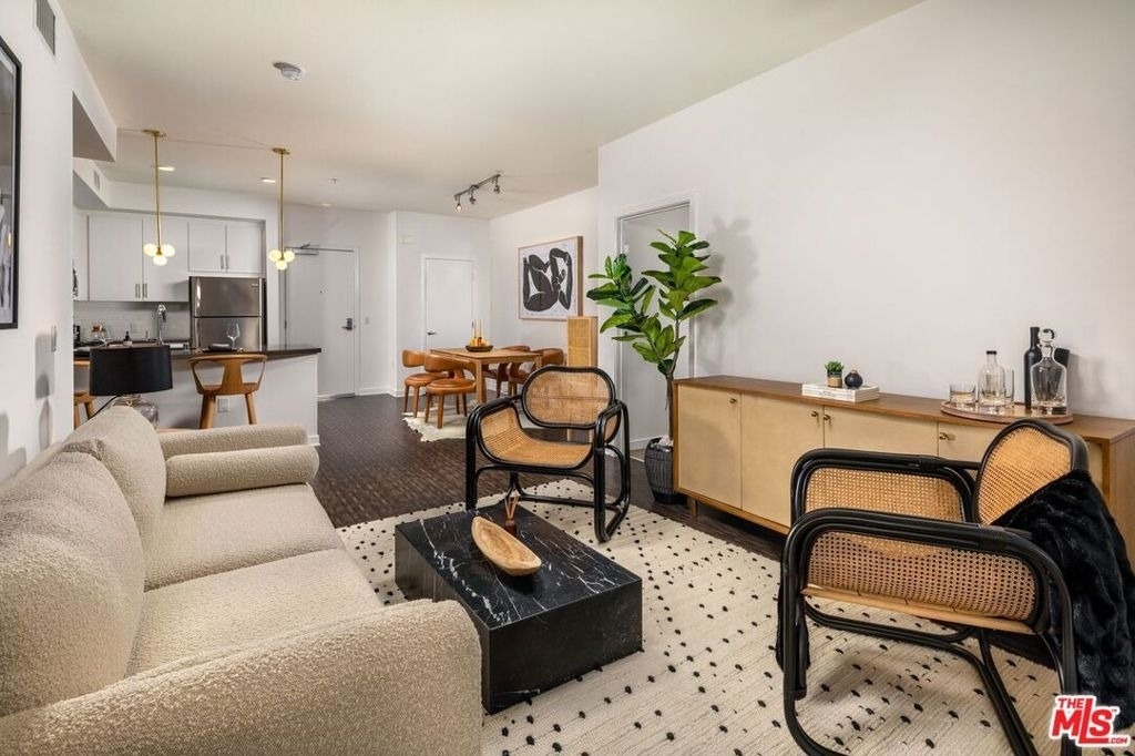 1120 W 6th Street - Photo 3