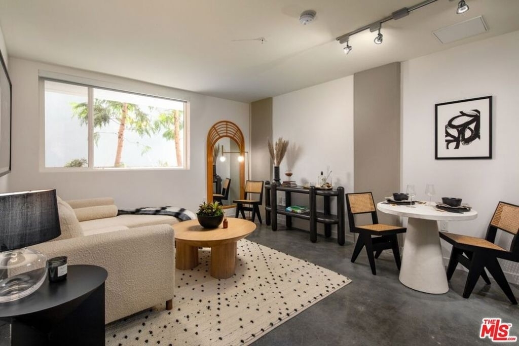 1120 W 6th Street - Photo 8