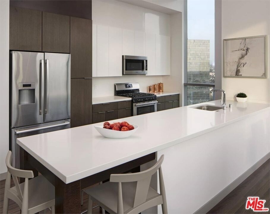 3033 Wilshire Boulevard - Photo 5