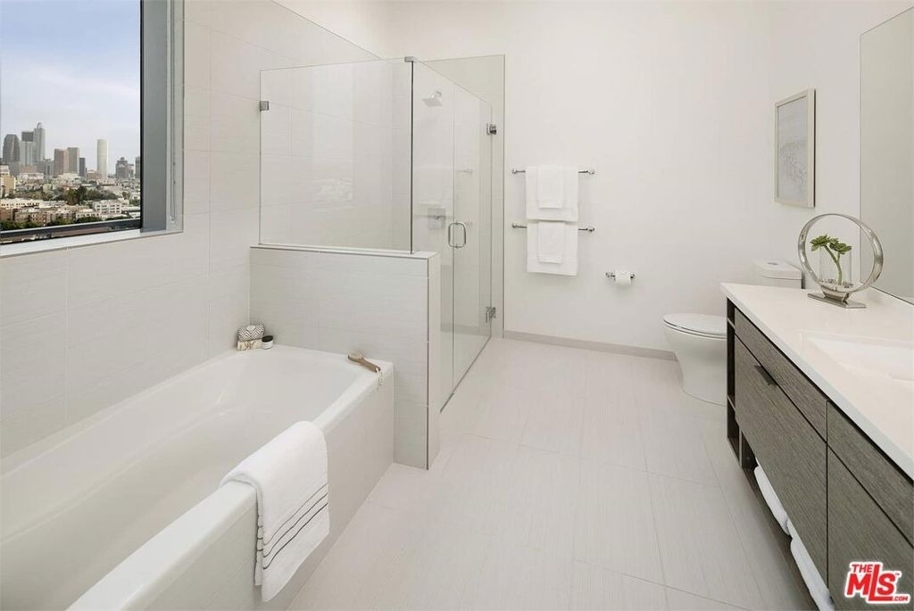 3033 Wilshire Boulevard - Photo 8