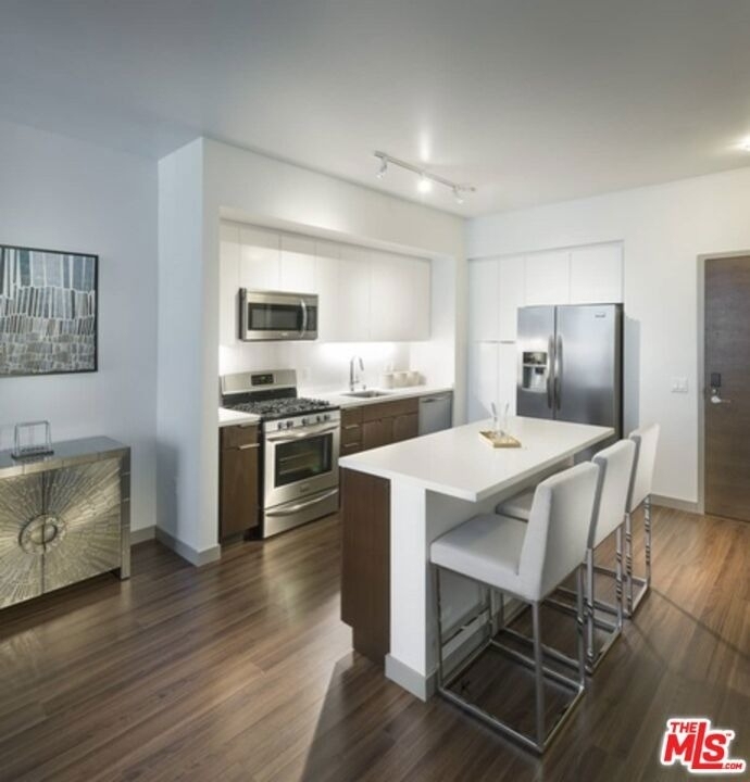 3033 Wilshire Boulevard - Photo 7
