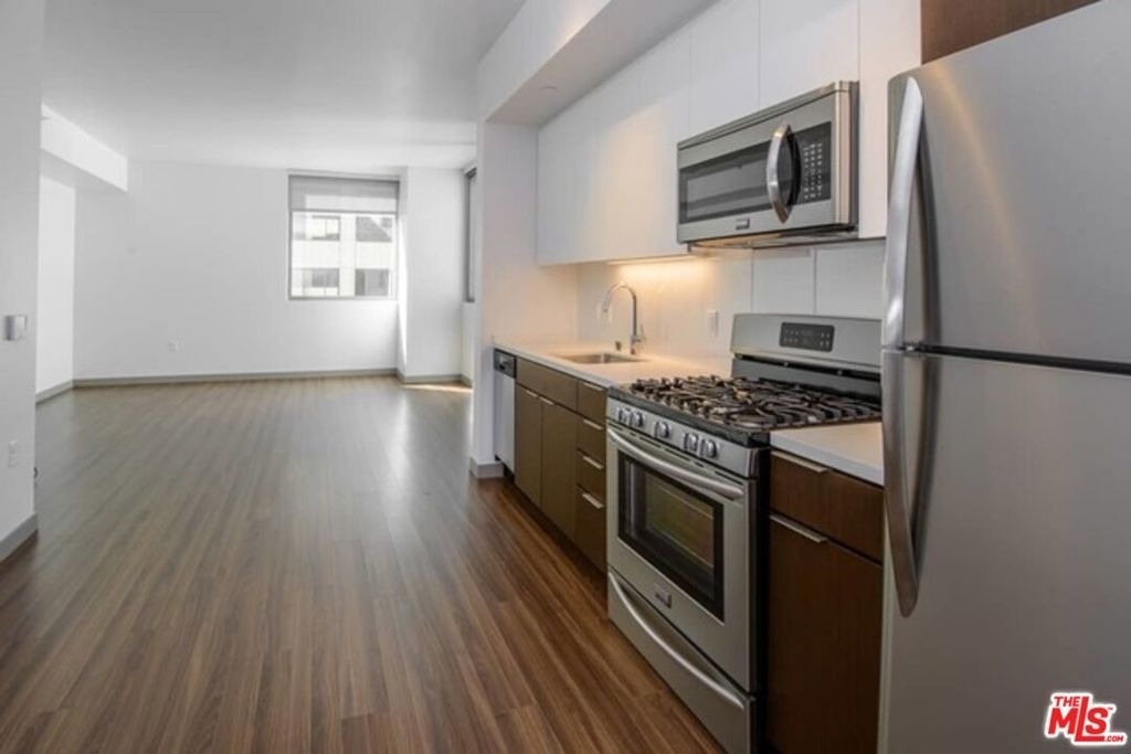 3033 Wilshire Boulevard - Photo 5