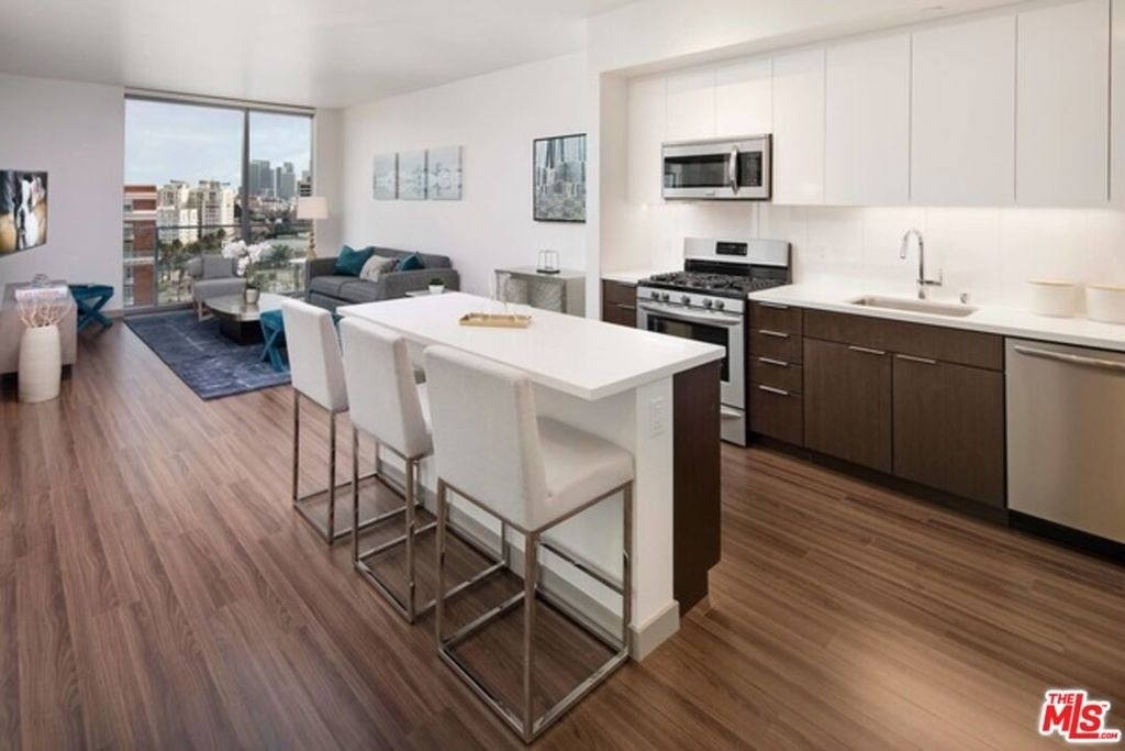 3033 Wilshire Boulevard - Photo 3