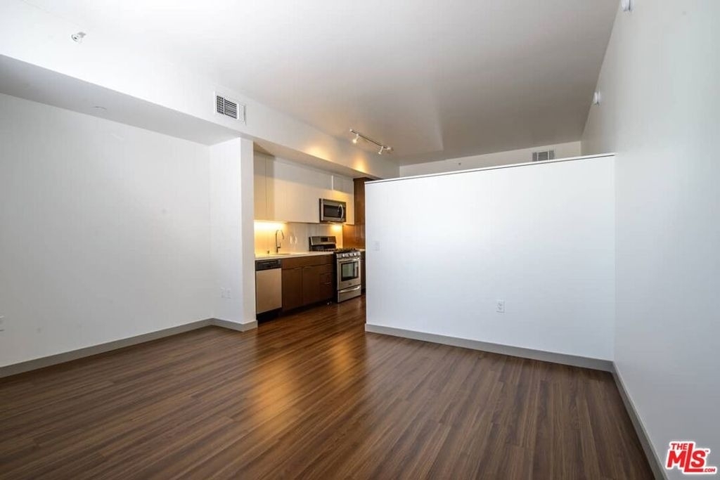 3033 Wilshire Boulevard - Photo 7