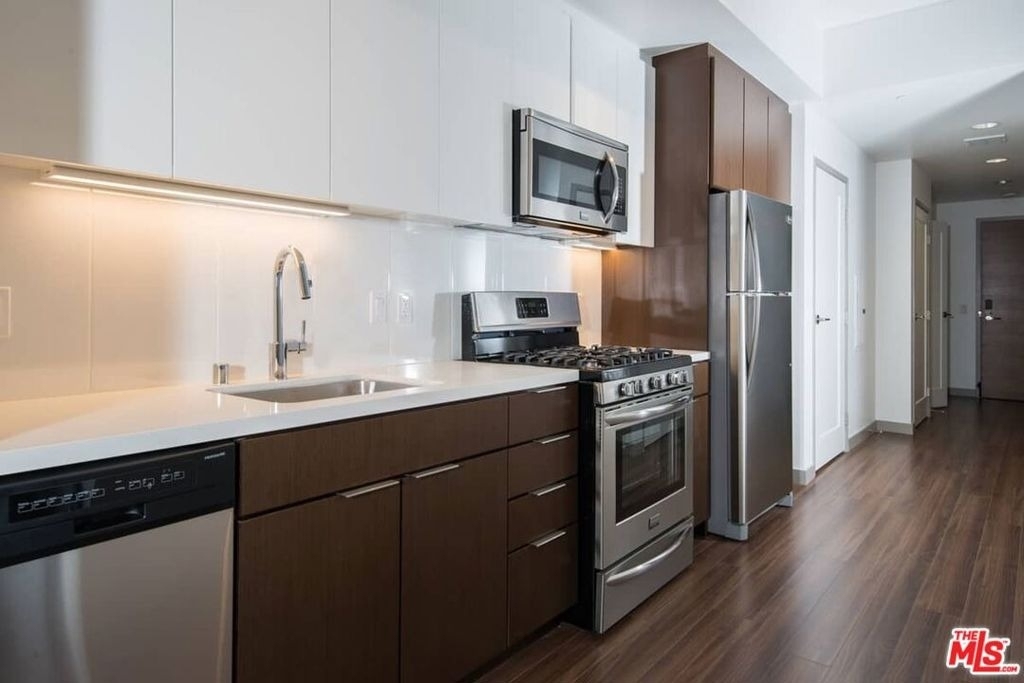 3033 Wilshire Boulevard - Photo 8