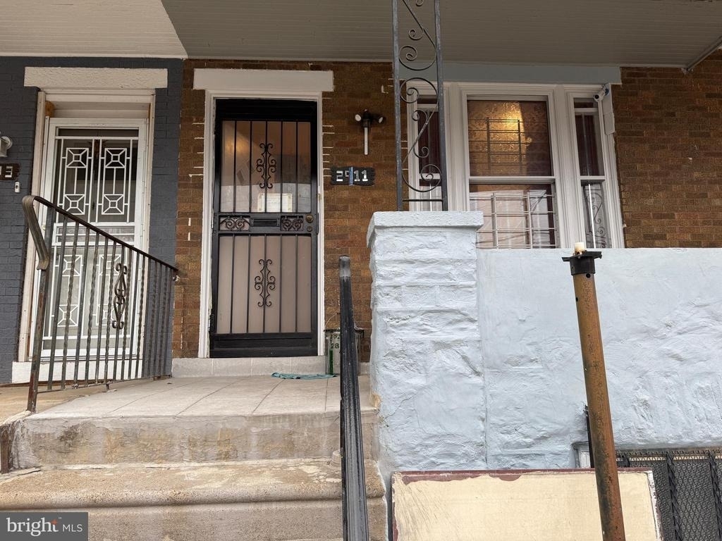 2911 W Sedgley Avenue - Photo 0