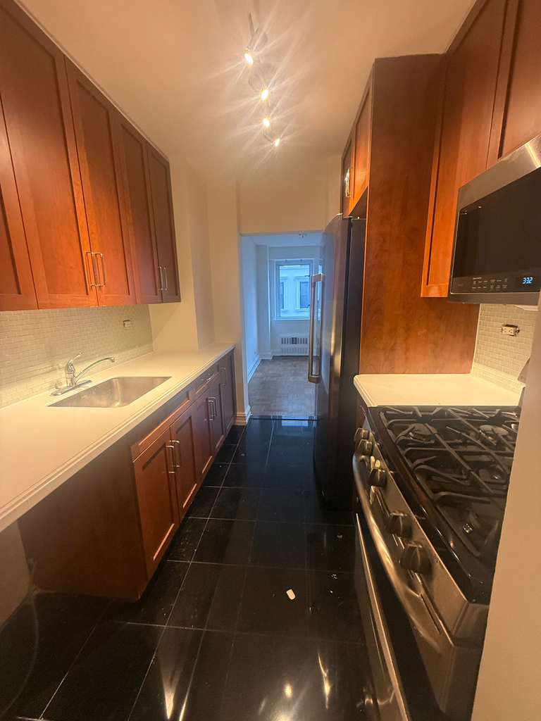 200 East 71st Street - Photo 8