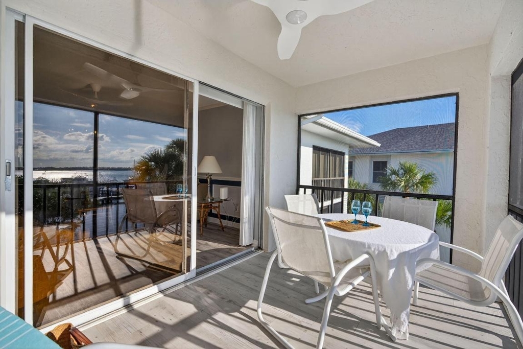 390 Ne Edgewater Drive - Photo 3