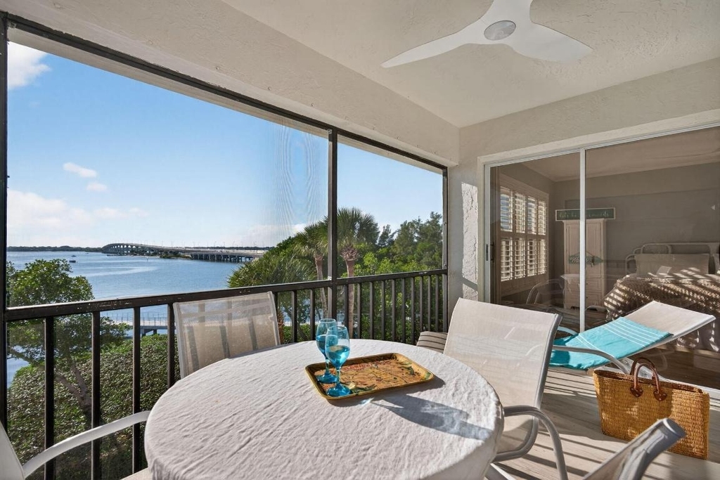 390 Ne Edgewater Drive - Photo 2