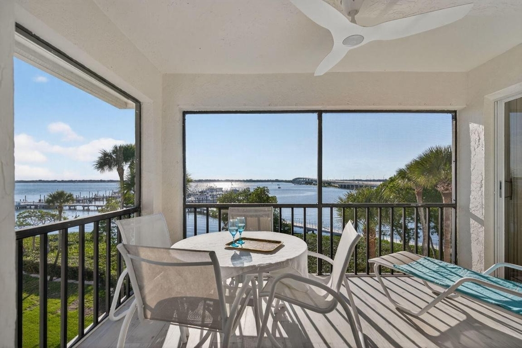 390 Ne Edgewater Drive - Photo 1