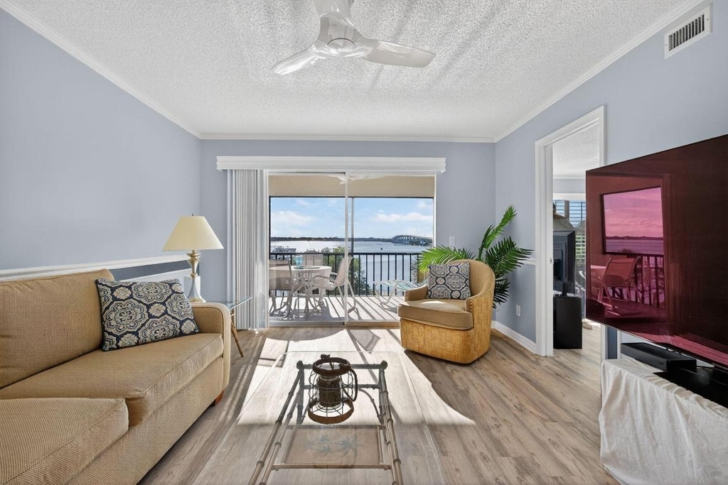 390 Ne Edgewater Drive - Photo 4