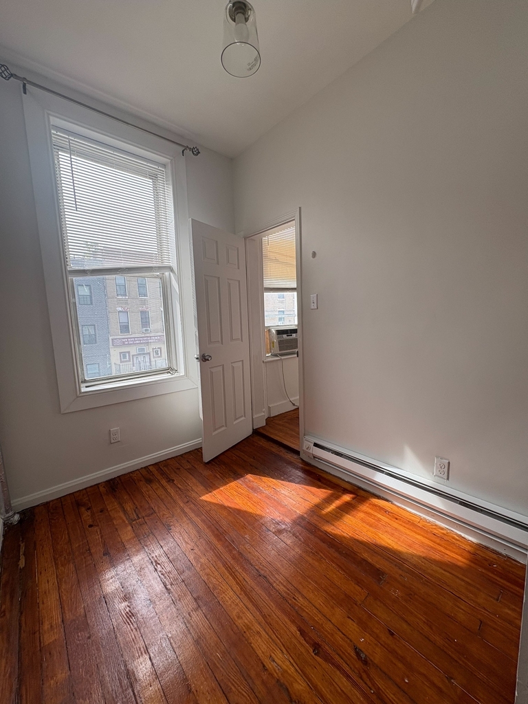 1839 Park Place - Photo 2