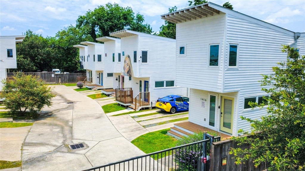 1416 Dumble Street - Photo 3