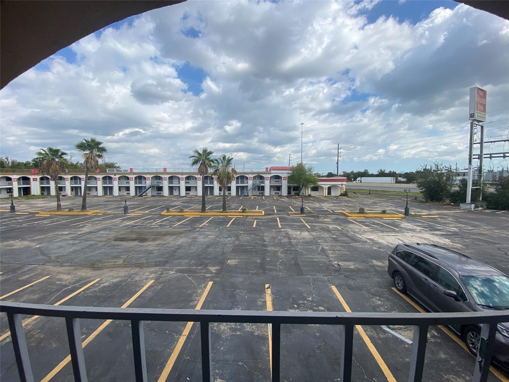 15919 E Freeway - Photo 1