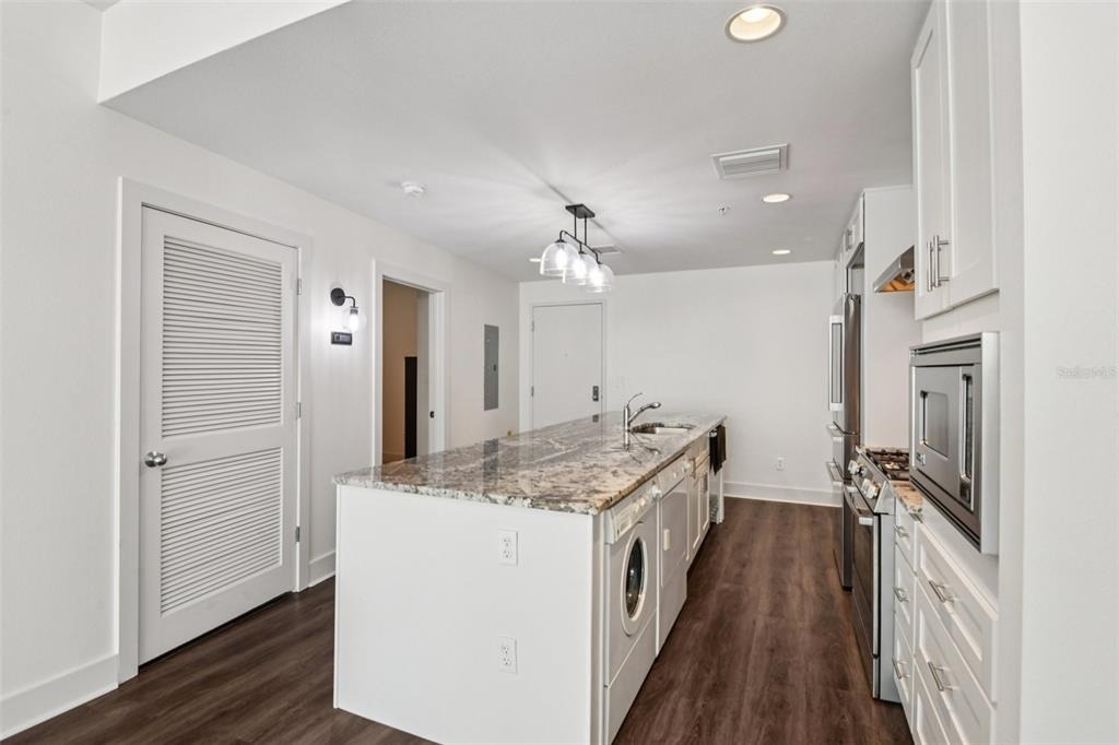 1208 E Kennedy Boulevard - Photo 8
